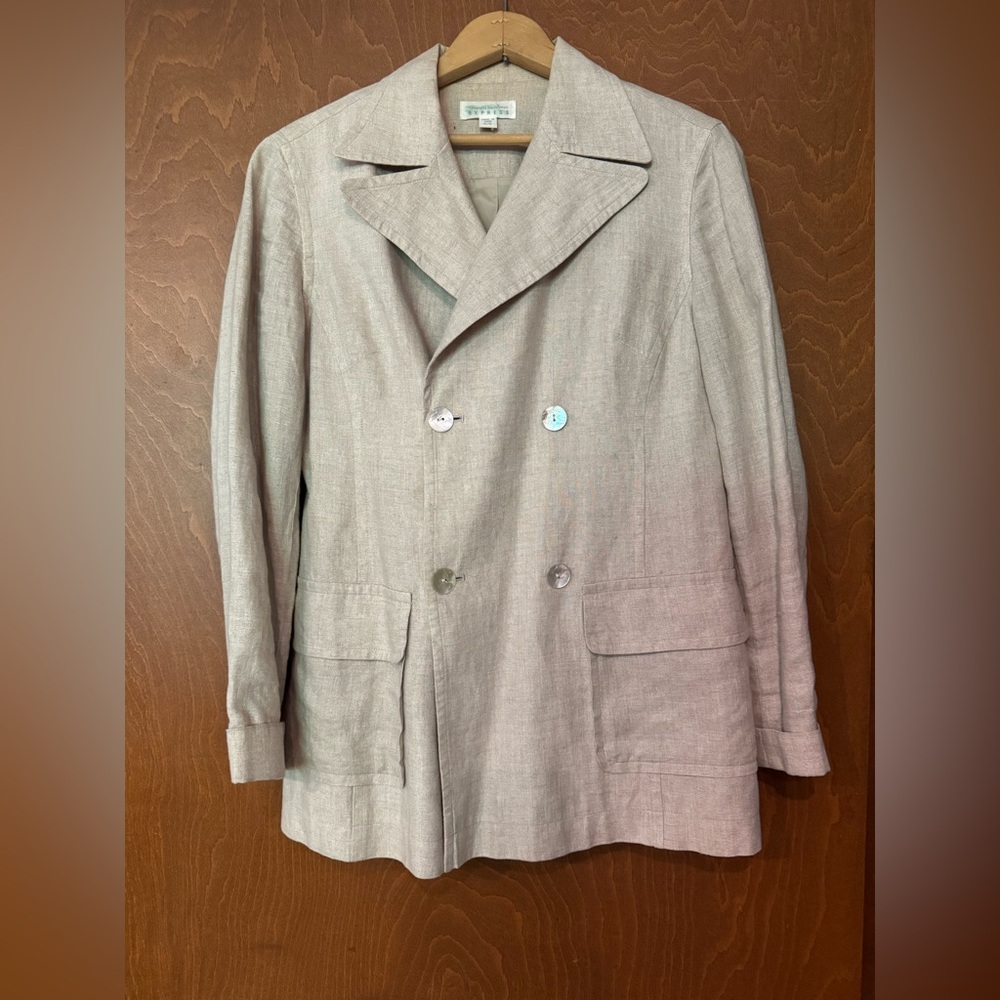 Linen Double-Breasted Jacket with mother-of-pearl buttons